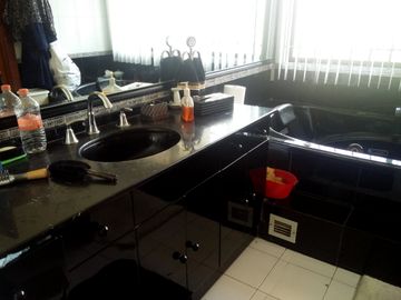 SE VENDE HERMOSA RESIDENCIA EN LA HERRADURA