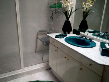 SE VENDE HERMOSA RESIDENCIA EN LA HERRADURA