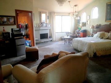 SE VENDE HERMOSA RESIDENCIA EN LA HERRADURA