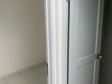 Rumah 2.5 lantai, hadap timur, tinggal 2 unit, one gate system dekat cinere mall