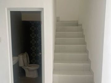 Rumah 2.5 lantai, hadap timur, tinggal 2 unit, one gate system dekat cinere mall