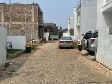 Rumah 2.5 lantai, hadap timur, tinggal 2 unit, one gate system dekat cinere mall