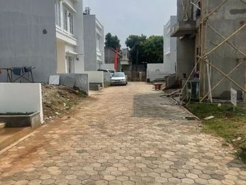 Rumah 2.5 lantai, hadap timur, tinggal 2 unit, one gate system dekat cinere mall