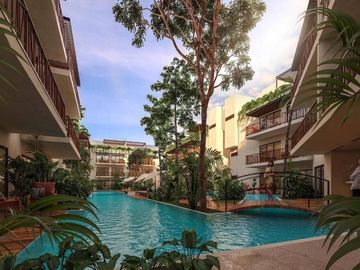 Departamento con jardín privado de 32 m2 y acceso directo a la alberca desde tu