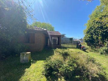 LATORRE PROP. VENDE CHALET 2 AMB CON PARQUE - HERMOSO ENTORNO CERCA DEL MAR