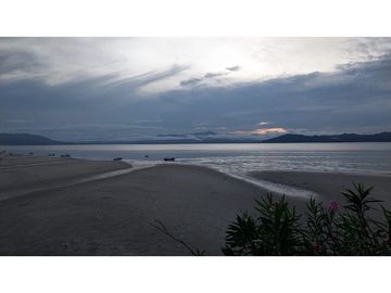 Se Vende Residencia Frente a La Playa – Punta Chame
