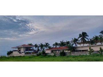 Se Vende Residencia Frente a La Playa – Punta Chame