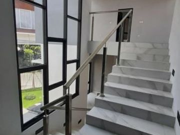 Rumah Baru Gayungsari Gayungan dkt Kebonsari Masjid Agung Surabaya Selatan
