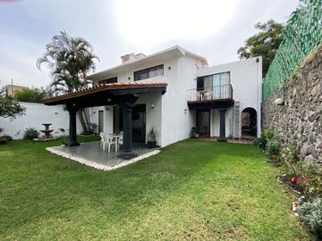 Casa en Fraccionamiento en Palmira Tinguindin, Cuernavaca, Morelos CAEN-939-Fr