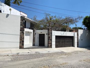 Casa en Fraccionamiento en Palmira Tinguindin, Cuernavaca, Morelos CAEN-939-Fr
