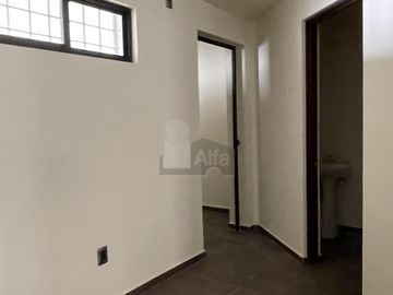 Casa en venta con amplio sótano y 4 recámaras en Lomas de Juriquilla