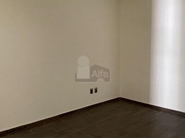 Casa en venta con amplio sótano y 4 recámaras en Lomas de Juriquilla