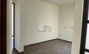 Casa en venta con amplio sótano y 4 recámaras en Lomas de Juriquilla