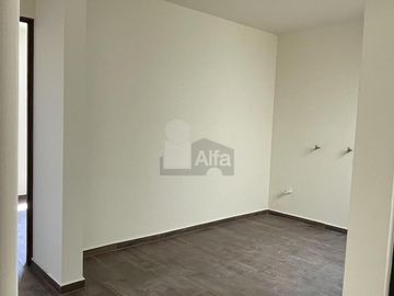 Casa en venta con amplio sótano y 4 recámaras en Lomas de Juriquilla