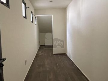 Casa en venta con amplio sótano y 4 recámaras en Lomas de Juriquilla