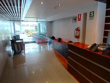 Amplio y Funcional Dúplex en El Derby de Monterrico, Santiago de Surco

Descubre este encantador dúplex tipo penthouse en el corazón de la urbanizac