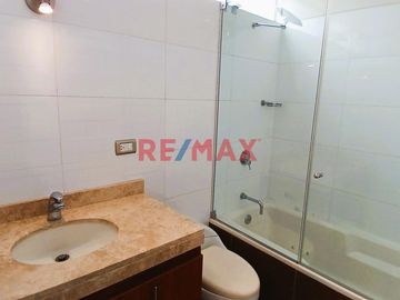 Amplio y Funcional Dúplex en El Derby de Monterrico, Santiago de Surco

Descubre este encantador dúplex tipo penthouse en el corazón de la urbanizac