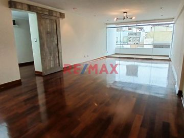 Amplio y Funcional Dúplex en El Derby de Monterrico, Santiago de Surco

Descubre este encantador dúplex tipo penthouse en el corazón de la urbanizac