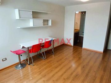 Amplio y Funcional Dúplex en El Derby de Monterrico, Santiago de Surco

Descubre este encantador dúplex tipo penthouse en el corazón de la urbanizac
