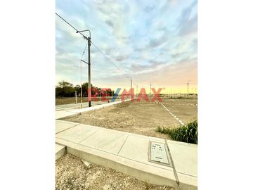 🌟 ¡Oportunidad Única en Lambayeque! 🌟

¿Estás buscando el lugar perfecto para construir tus sueños? Te presentamos este magnífico terreno urbano, un