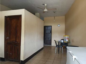 Vendo casa rentera en Guayacanes con local