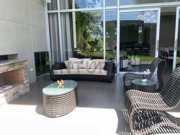 Hermosa casa de venta en Jardines de Santa Ines