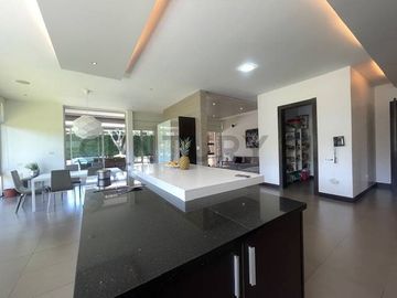 Hermosa casa de venta en Jardines de Santa Ines