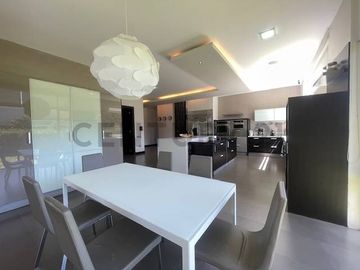 Hermosa casa de venta en Jardines de Santa Ines