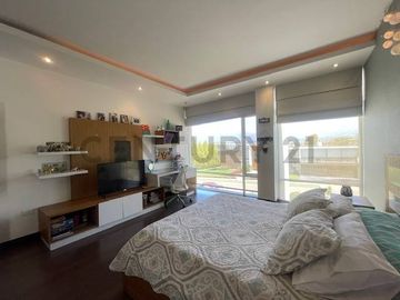 Hermosa casa de venta en Jardines de Santa Ines