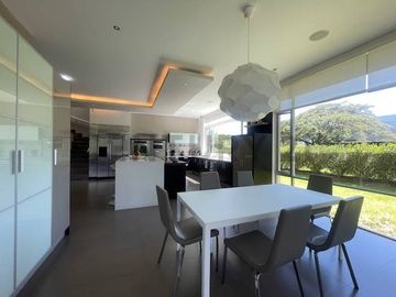 Hermosa casa de venta en Jardines de Santa Ines