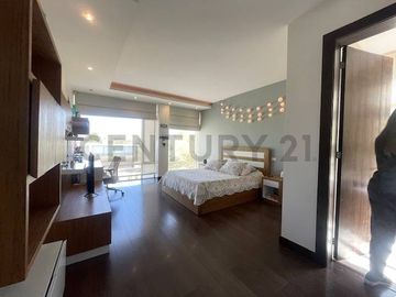 Hermosa casa de venta en Jardines de Santa Ines