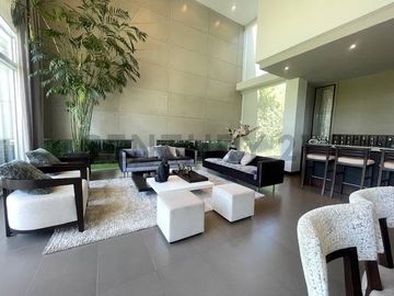 Hermosa casa de venta en Jardines de Santa Ines