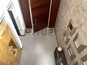 Hermosa casa de venta en Jardines de Santa Ines