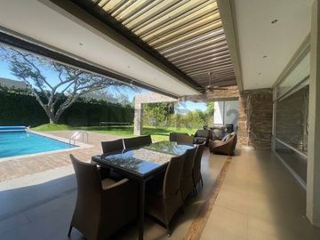 Hermosa casa de venta en Jardines de Santa Ines