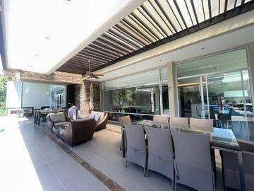 Hermosa casa de venta en Jardines de Santa Ines