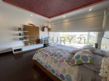 Hermosa casa de venta en Jardines de Santa Ines