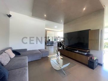 Hermosa casa de venta en Jardines de Santa Ines