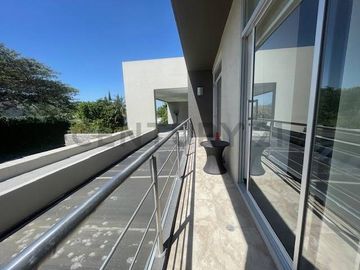 Hermosa casa de venta en Jardines de Santa Ines
