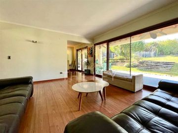Venta Casa Mediterranea 4D 4B Estar y Quincho. Chicureo