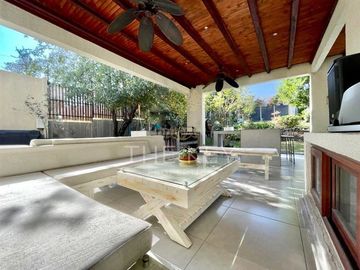 Venta Casa Mediterranea 4D 4B Estar y Quincho. Chicureo