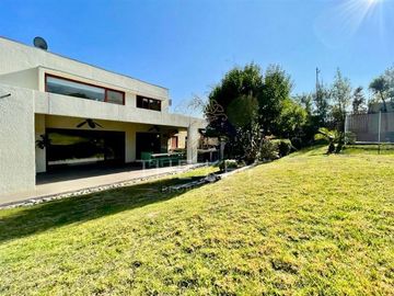 Venta Casa Mediterranea 4D 4B Estar y Quincho. Chicureo