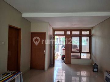 Dijual Rumah Bagus Bonus AC di Kencana Loka BSD Sektor 1-4