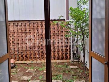 Dijual Rumah Bagus Bonus AC di Kencana Loka BSD Sektor 1-4