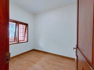 Rumah Minimalis di Lingkungan Super Bagus Utara Amplaz