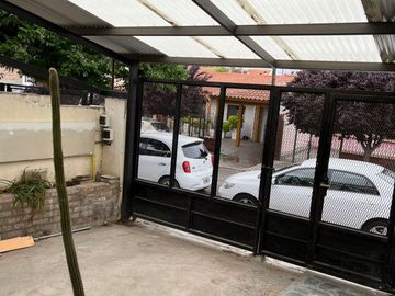 VENTA CASA TIPO DUPLEX 2 HAB + COCHERA + PATIO - B° CUMELEN
