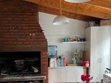 VENTA CASA TIPO DUPLEX 2 HAB + COCHERA + PATIO - B° CUMELEN