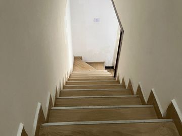 VENTA CASA TIPO DUPLEX 2 HAB + COCHERA + PATIO - B° CUMELEN