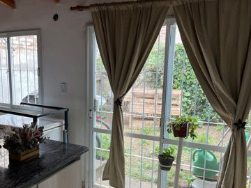 VENTA CASA TIPO DUPLEX 2 HAB + COCHERA + PATIO - B° CUMELEN