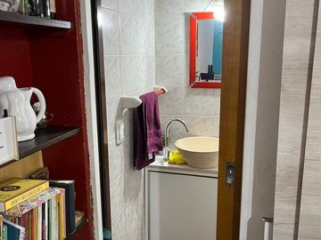 VENTA CASA TIPO DUPLEX 2 HAB + COCHERA + PATIO - B° CUMELEN