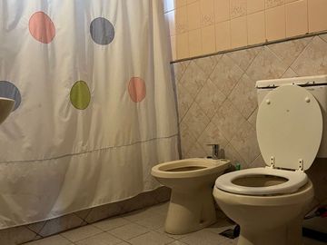VENTA CASA TIPO DUPLEX 2 HAB + COCHERA + PATIO - B° CUMELEN